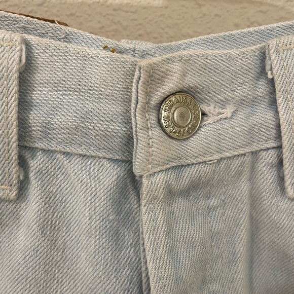 Levi’s 501 High Rise Denim Jean Shorts Distressed Light Wash Size 10 Girls/XS - Picture 9 of 13